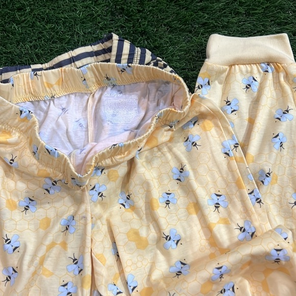 Cat & Jack Pajama Pants and Shorts set of 2 - Bee Print 🐝 - Picture 5 of 6